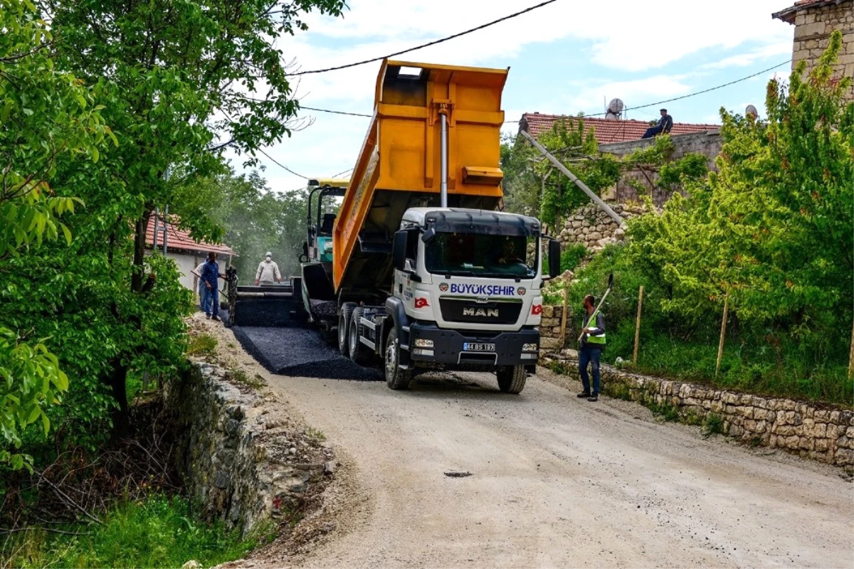 Büyükşehir, Girmana\'da Asfaltlama Çalışması Yaptı