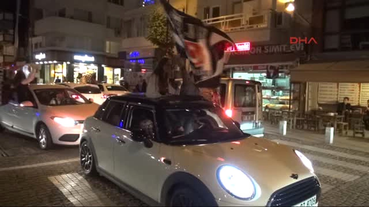 Çanakkale\'de Beşiktaş\'ın Şampiyonluğu Kutlandı