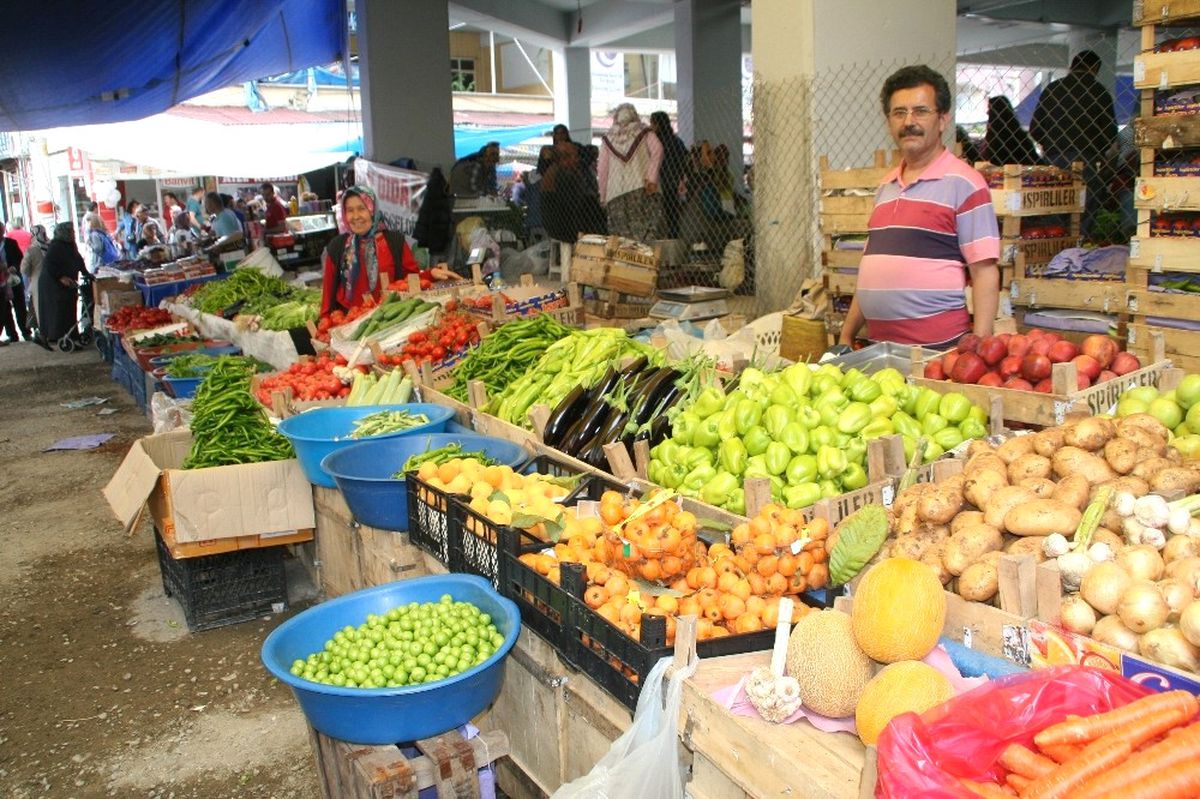 Devrek\'te Pazar ve Marketlerde Ramazan Hareketliliği