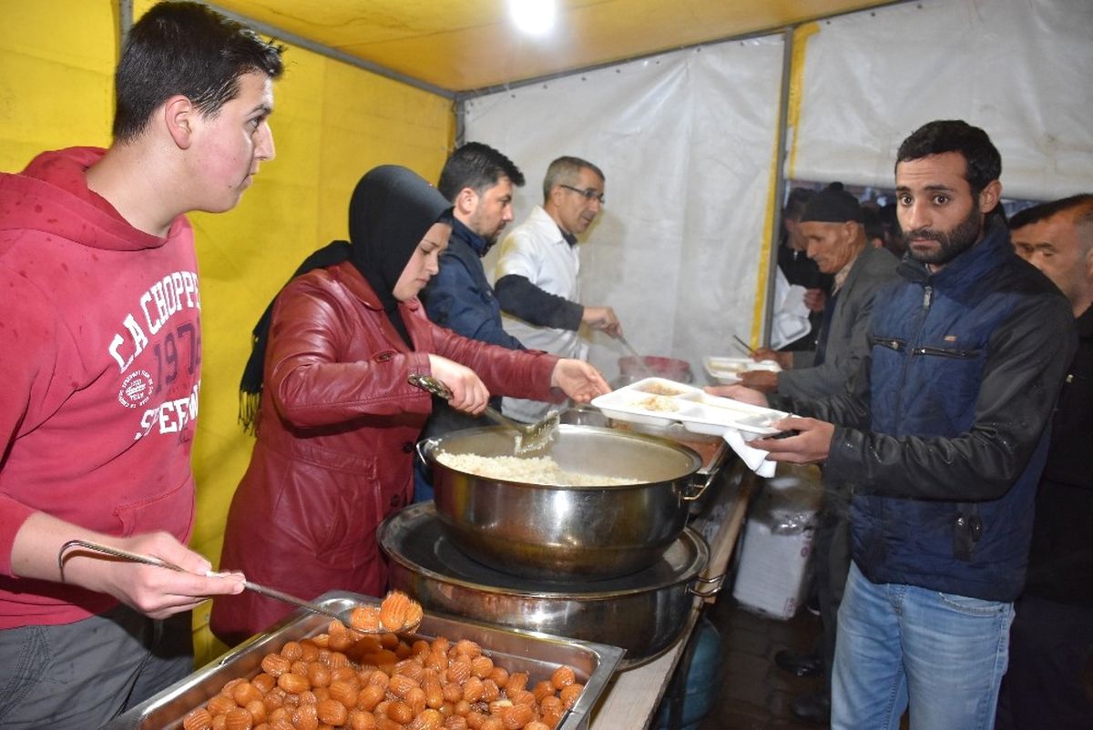 Dursunbey\'de İftar Çadırlarına Yoğun İlgi