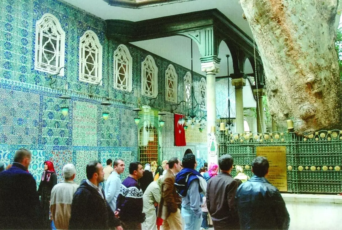 Eyüp Sultan Türbesi Ramazanda 24 Saat Açık