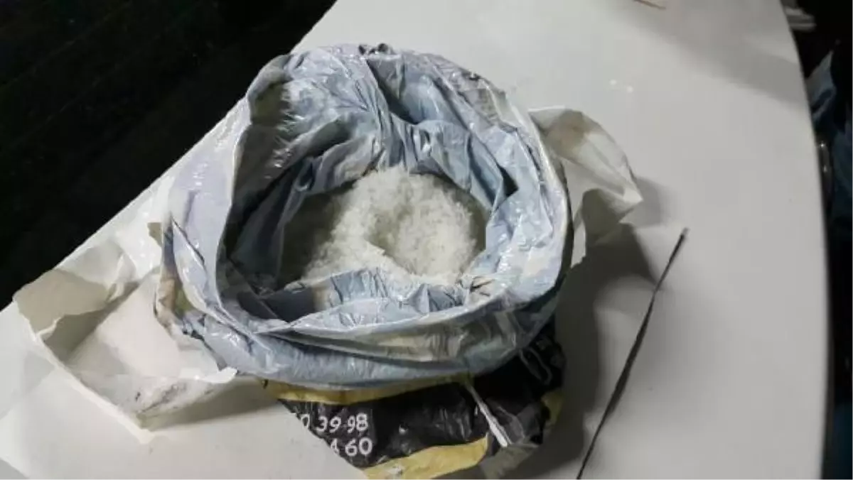 İnegöl\'de Otomobilde 1 Kilo Metamfetamin, 3 Gözaltı