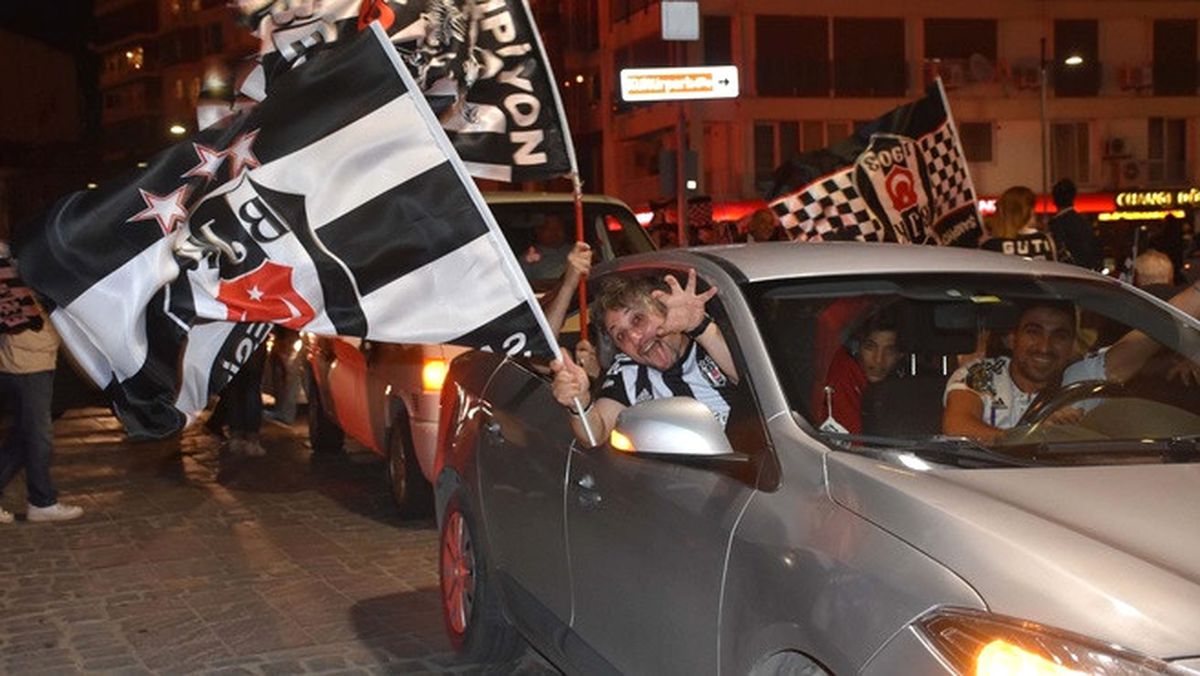 İzmir\'de Beşiktaş Coşkusu