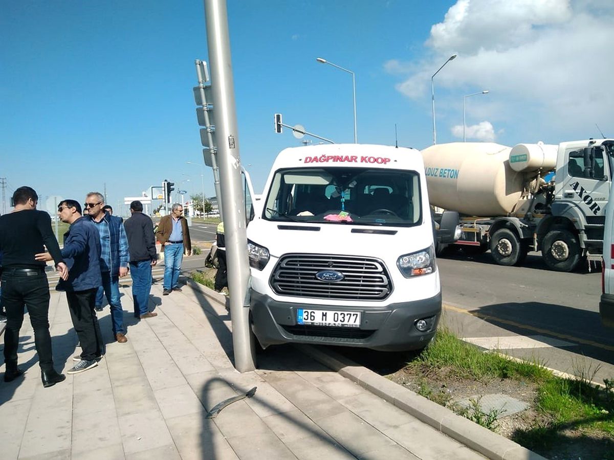 Kars\'ta Trafik Kazası: 2 Yaralı