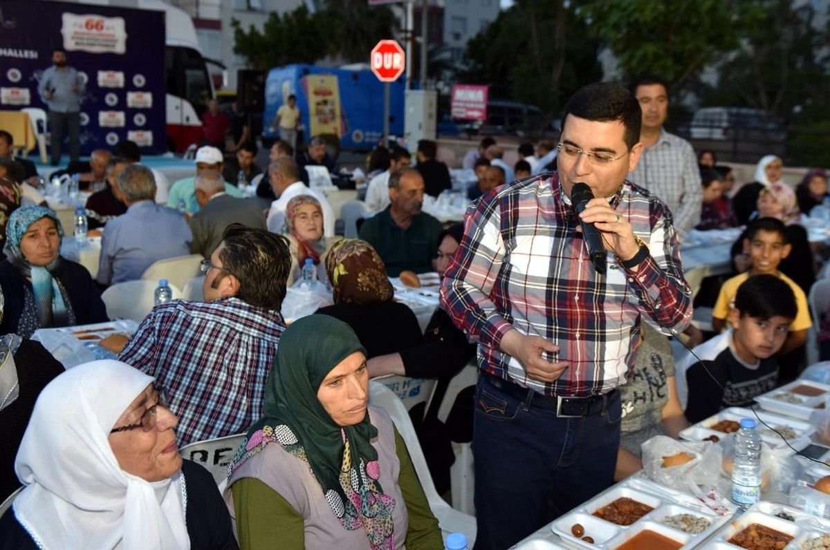 Kepez Belediyesi\'nden 2 Mahallede İftar Sofrası