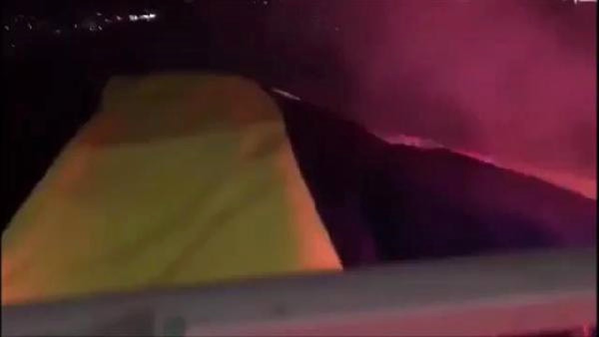 Köprüde Asılı Fenerbahçe Bayrağı İndirildi