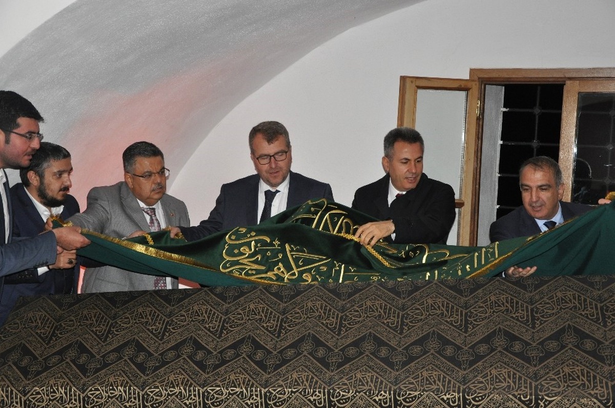 Kutlu Fethin 718\'inci Yıl Dönümünde Şeyh Edebali\'nin Sanduka Örtüsü Değiştirildi