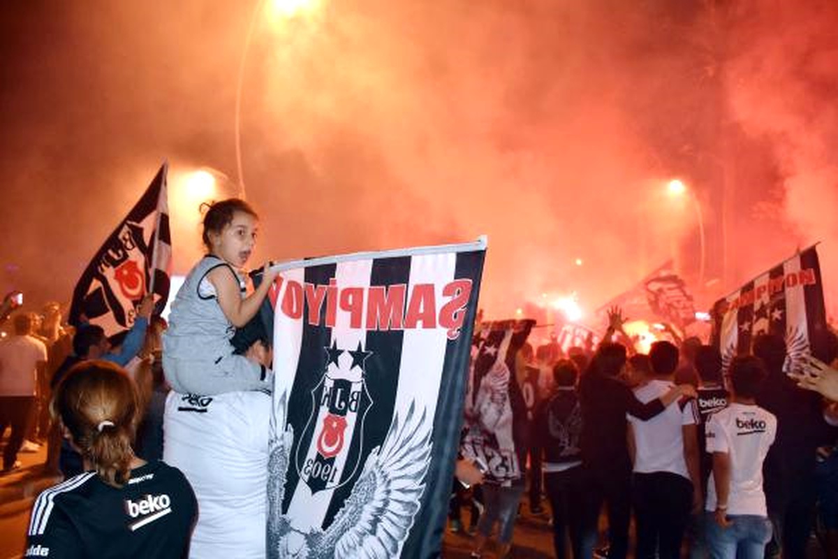Marmaris\'te Beşiktaş\'ın Şampiyonluğu Kutlandı