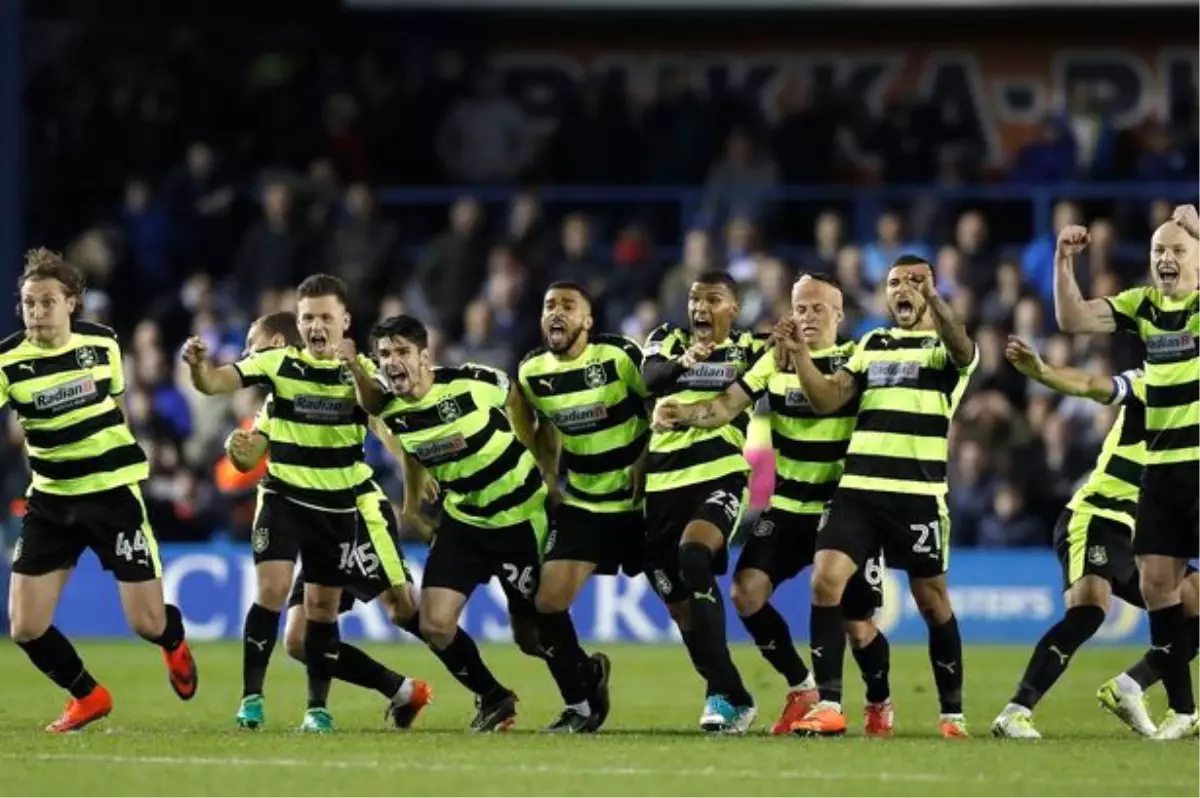 Premier Lig\'e Yükselen Son Takım Huddersfield Town