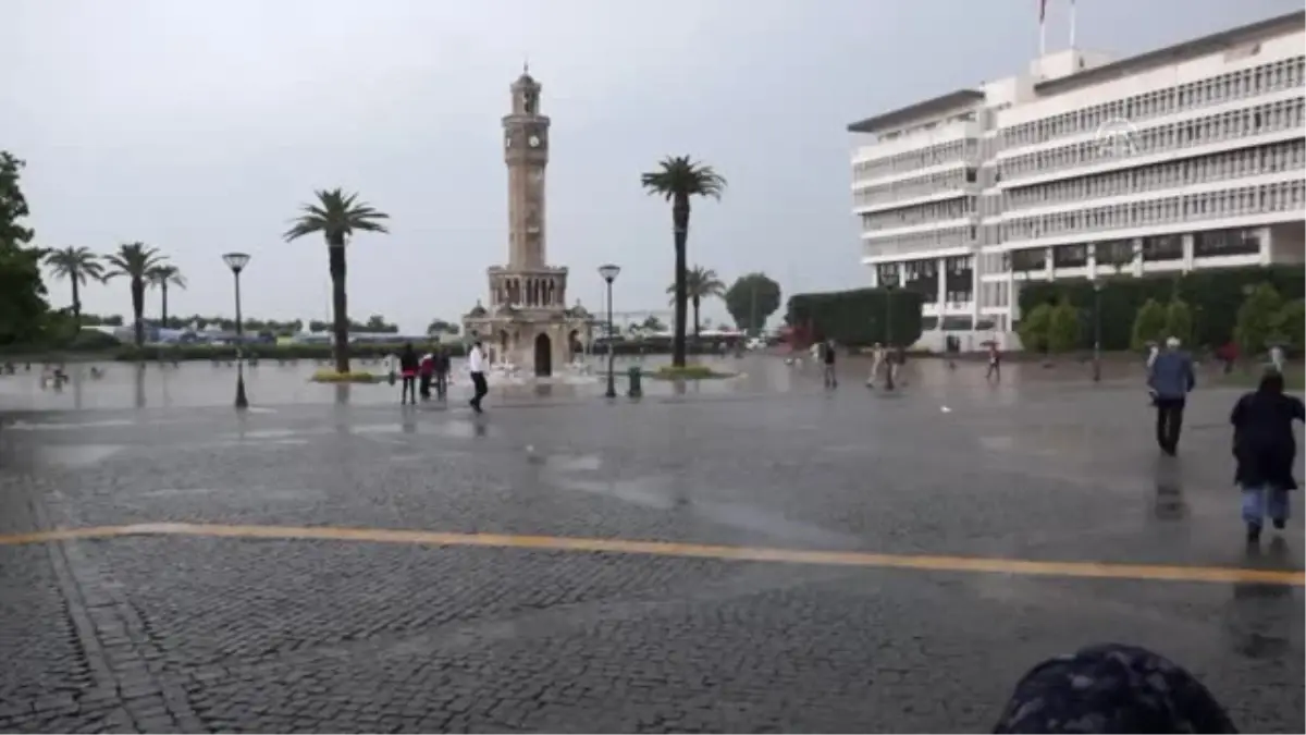 Sağanak Nedeniyle Iş Yerlerini Su Bastı