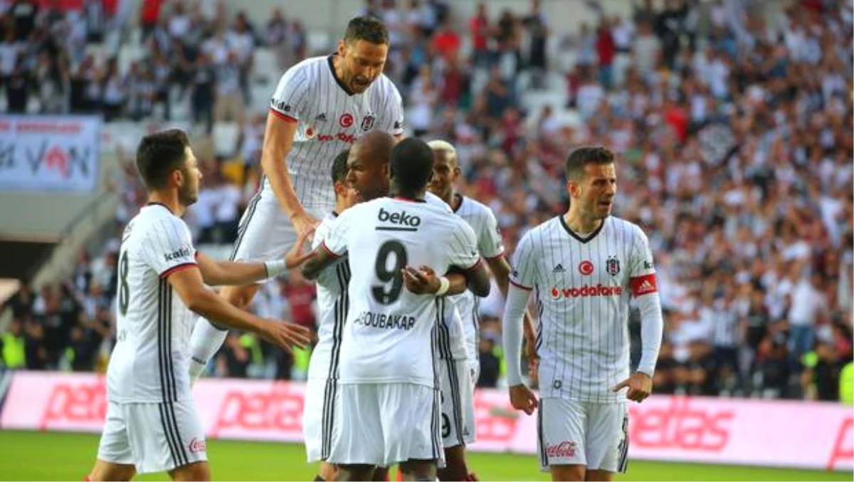 Şampiyon Beşiktaş\'a siyaset ve sanat dünyasından tebrik!