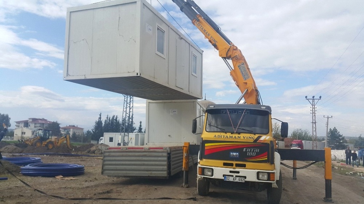 Samsat\'ta Konteyner Kurulumu Çalışmaları Hızla Devam Ediyor
