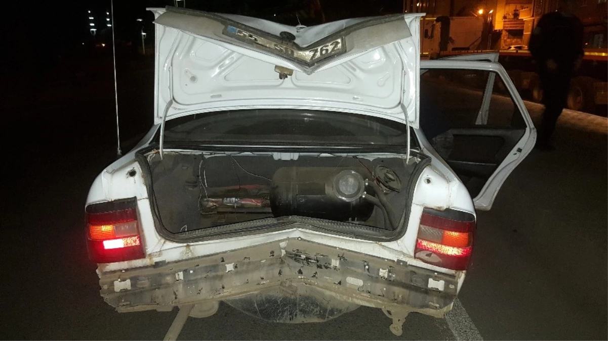 Samsun\'da Motosiklet Otomobile Arkadan Çarptı: 1 Yaralı