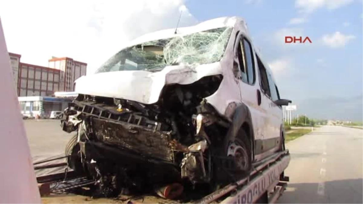 Sandıklı-Minibüs Takla Attı: 2 Yaralı