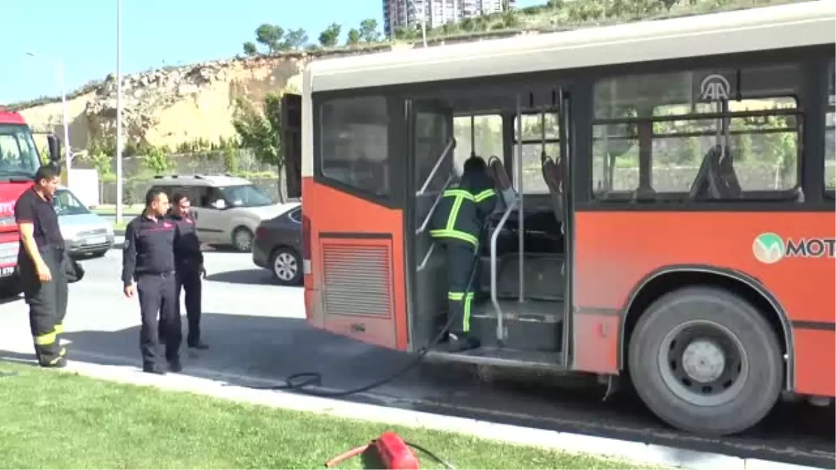 Seyir Halindeki Otobüste Yangın