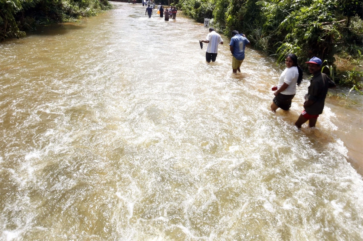 Sri Lanka ve Doğu Hindistan\'da Sel: 200 Ölü