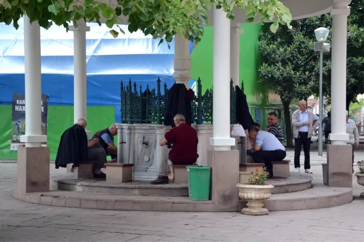 Tarihi Zağnos Paşa Camii, İstanbul\'un Fethi\'nin Yıl Dönümünde İbadete Açıldı