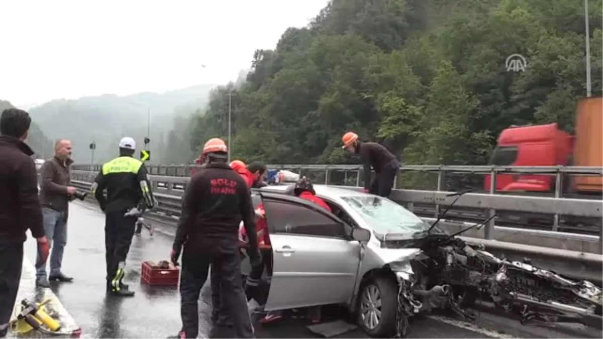 Tem Otoyolunda Trafik Kazası: 3 Yaralı