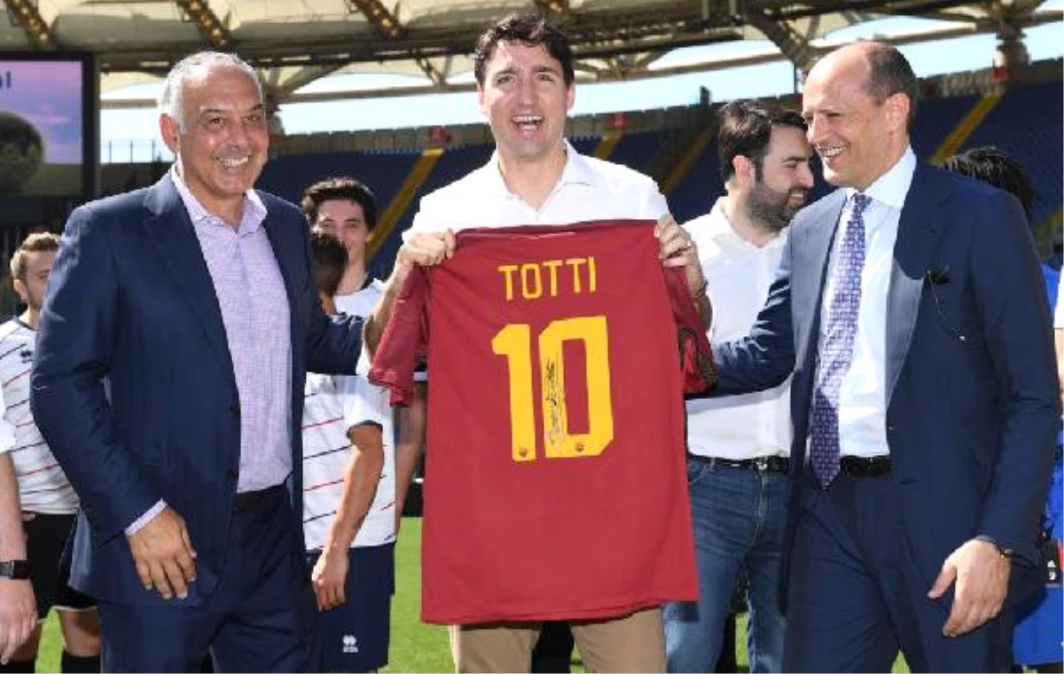 Totti Formasıyla Poz Veren Kanada Başbakanı: Dünyada Eşi Olmayan Bir Vedaydı