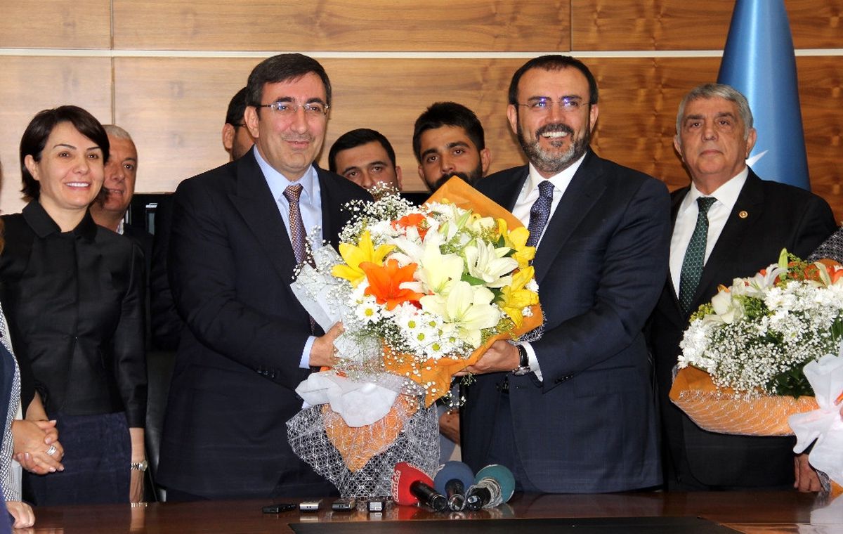 AK Parti\'de Devir Teslim