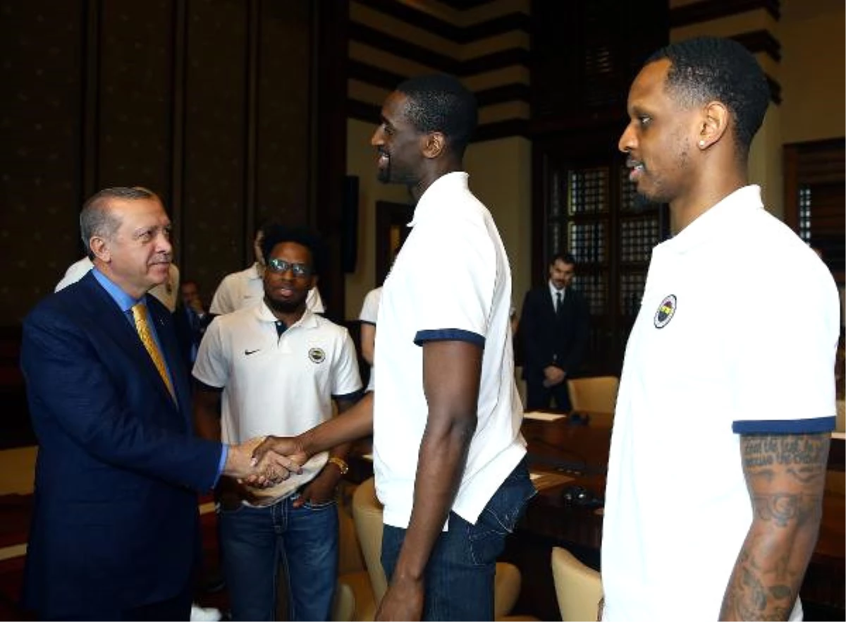 Avrupa Şampiyonu Fenerbahçe\'den Cumhurbaşkanı Erdoğan\'a Ziyaret