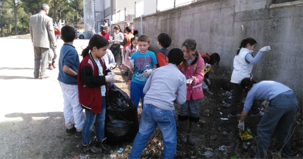 Balya\' da Öğrenciler Çevre Temizliği Başlattı