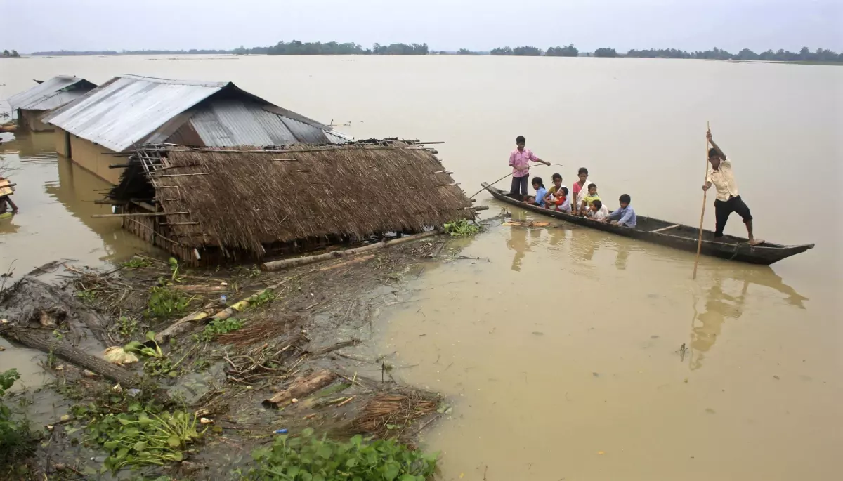 Bangladeş\'te Tropik Fırtına