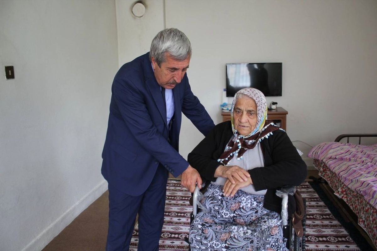 Başkan Şahiner\'den Tekerlekli Sandalye Yardımı