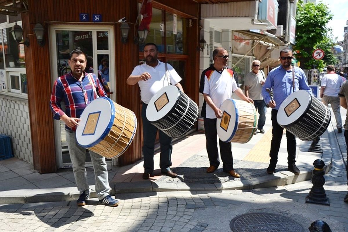Biga\'da 54 Ramazan Davulcusu Görev Yapıyor