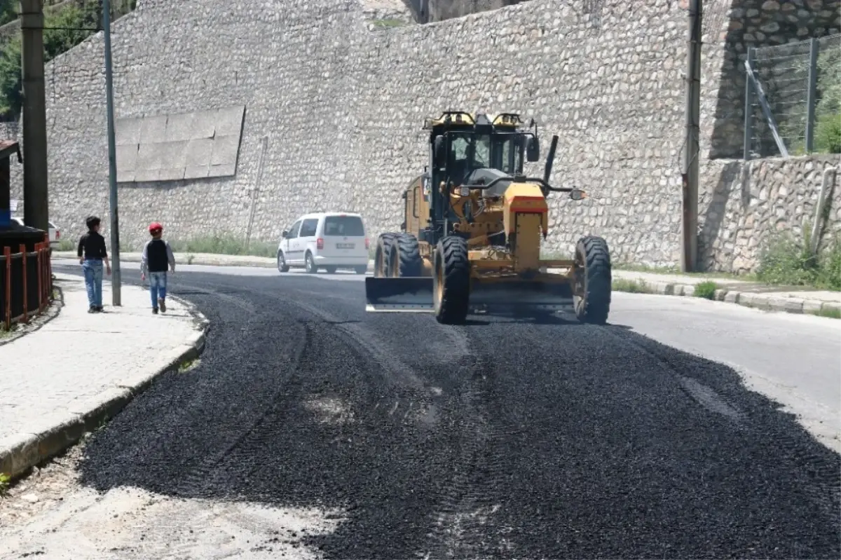 Bitlis\'te Yol Asfaltlama Çalışması