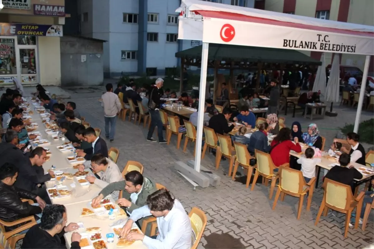 Bulanık Belediyesinden İftar Çadırı