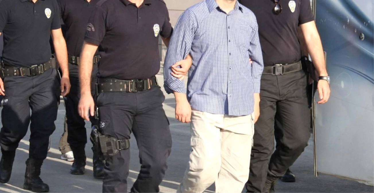 İzmir\'de Dokuz Eylül Üniversitesi\'ne FETÖ Operasyonu: 27 Gözaltı