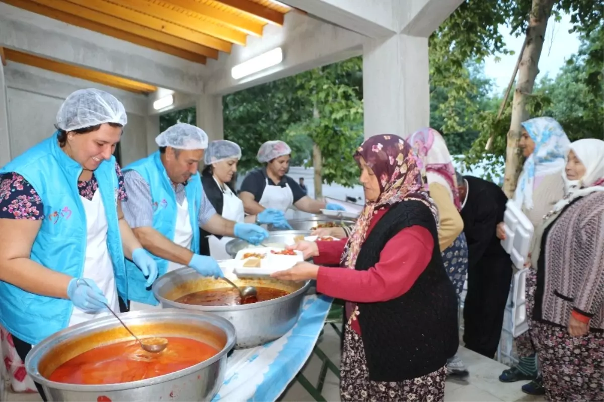 Germencik Belediyesinden Her Gün Farklı Mahallede İftar Yemeği