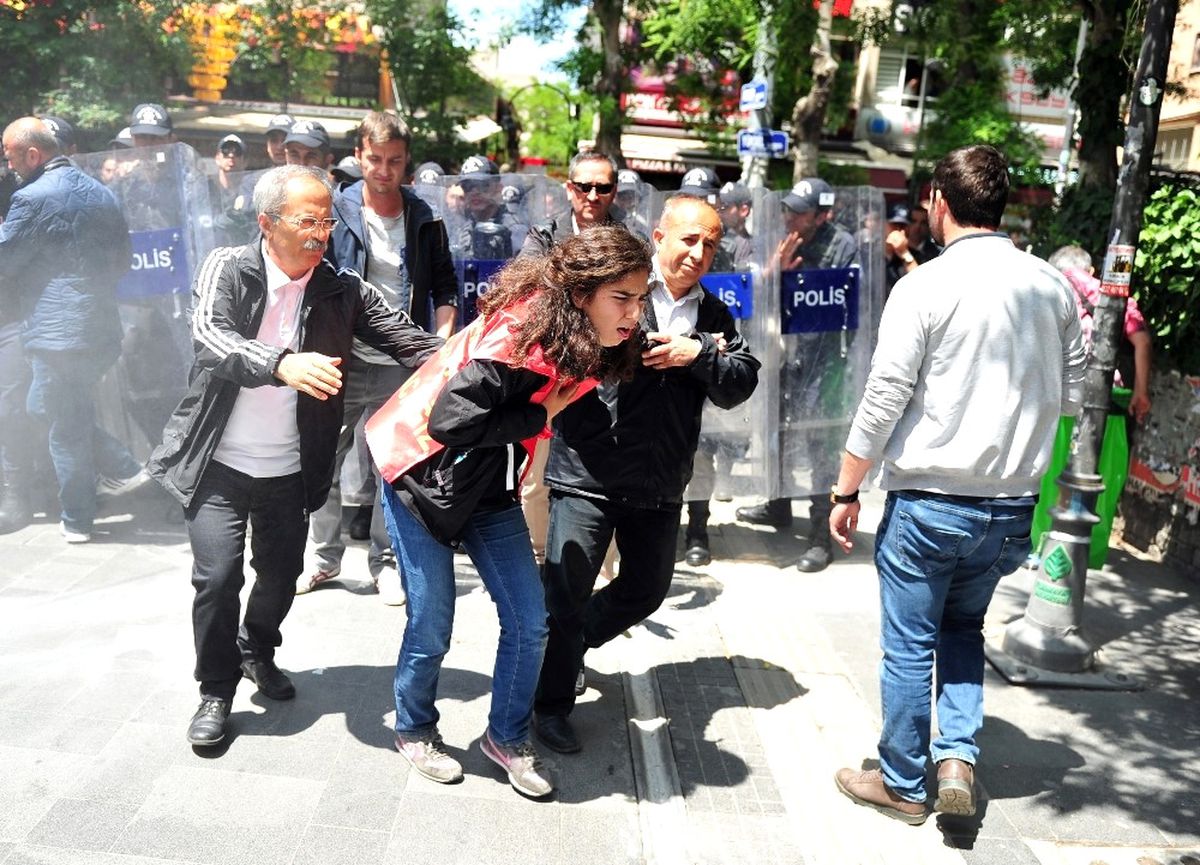 Gülmen ve Özakça\'ya Destek Eylemine Biber Gazlı Müdahale