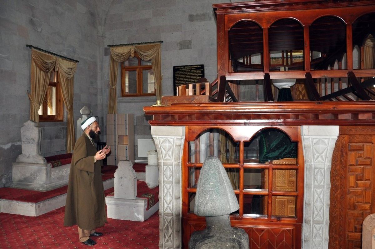 Hasan Harakani Türbesine Ramazan\'da Ziyaretçi Akını