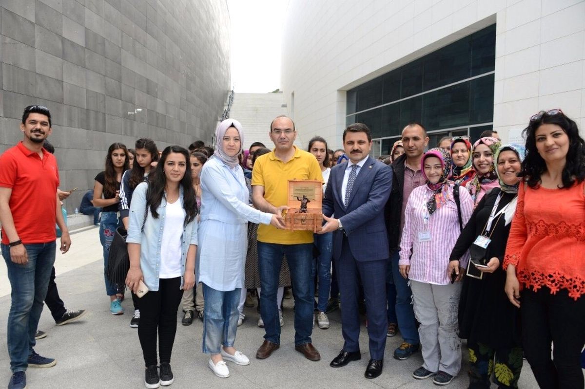 Iğdırlı Öğrencilerden Alan Başkanı Kaşdemir\'e Ziyaret