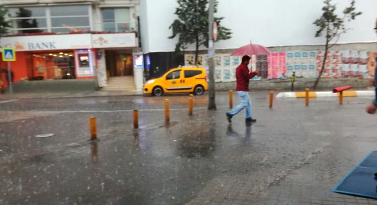 İstanbul\'da Sağanak Yağış Etkili Oldu