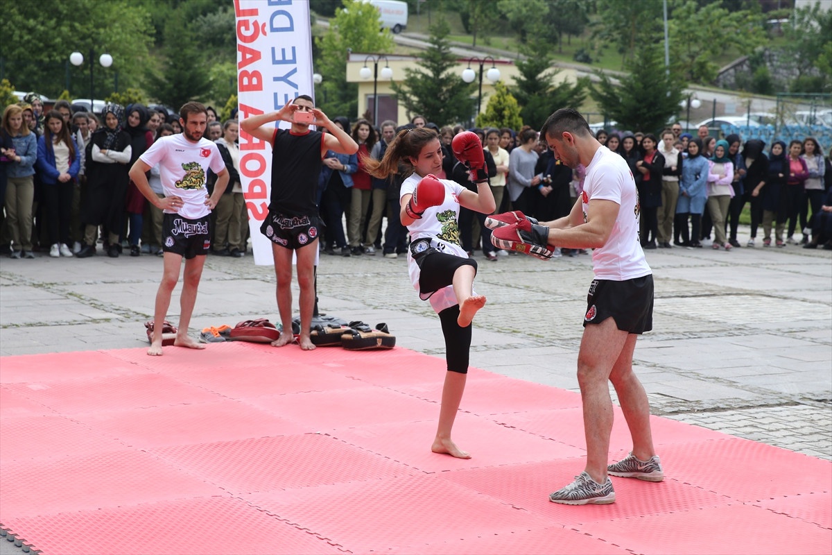 Muay Thai Sporcuları Madde Bağımlılığına Dikkati Çekti