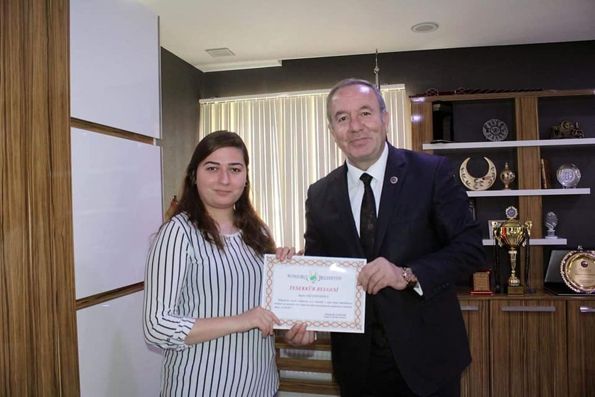 Şahiner\'den Öğrencilere Teşekkür Belgesi