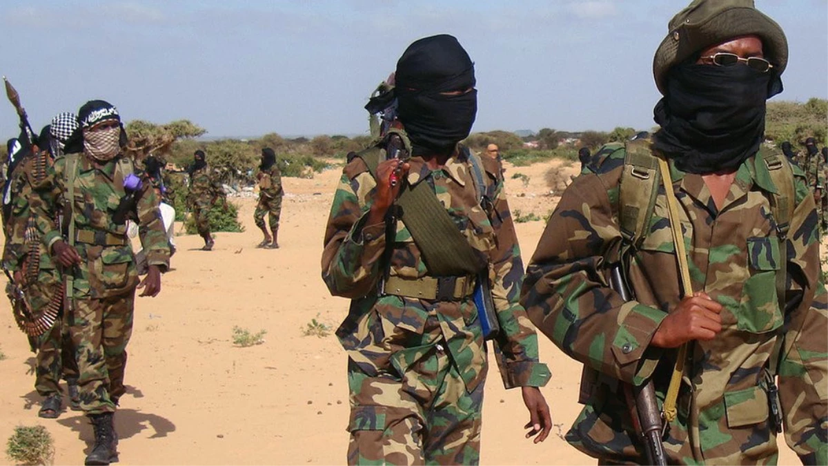 Somali\'de Eş Şebab Örgütü, Evliliğini Geçersiz Saydığı Adamı Taşlayarak Öldürdü