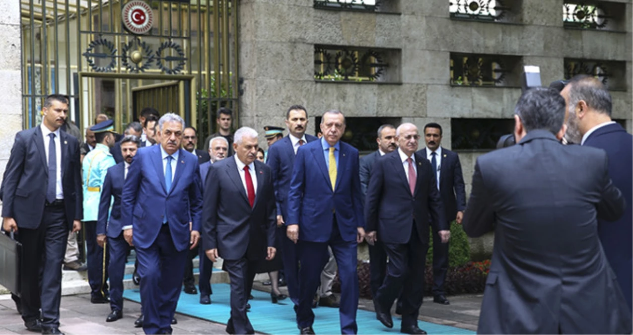 Tarihi Gün! Erdoğan, Partili Cumhurbaşkanı Olarak İlk Kez Meclis\'te