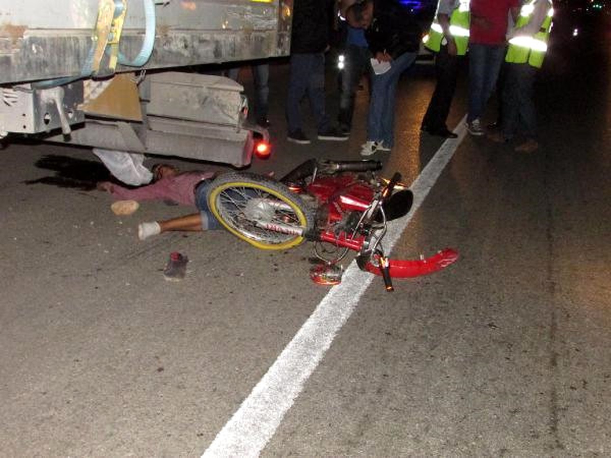 Tıra Arkadan Çarpan Motosikletli Öldü
