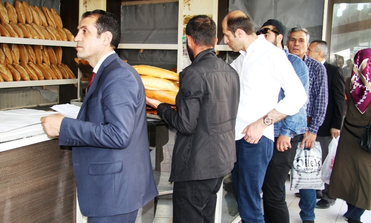 Vatandaşlardan Doğuş Ekmek Fabrikasına Destek