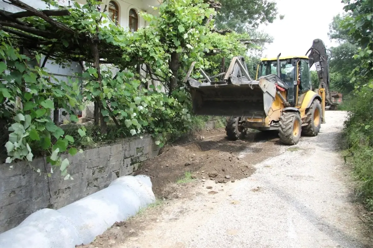 Akyazı Türbe Sokakta Yağmur Suları Kontrol Altında