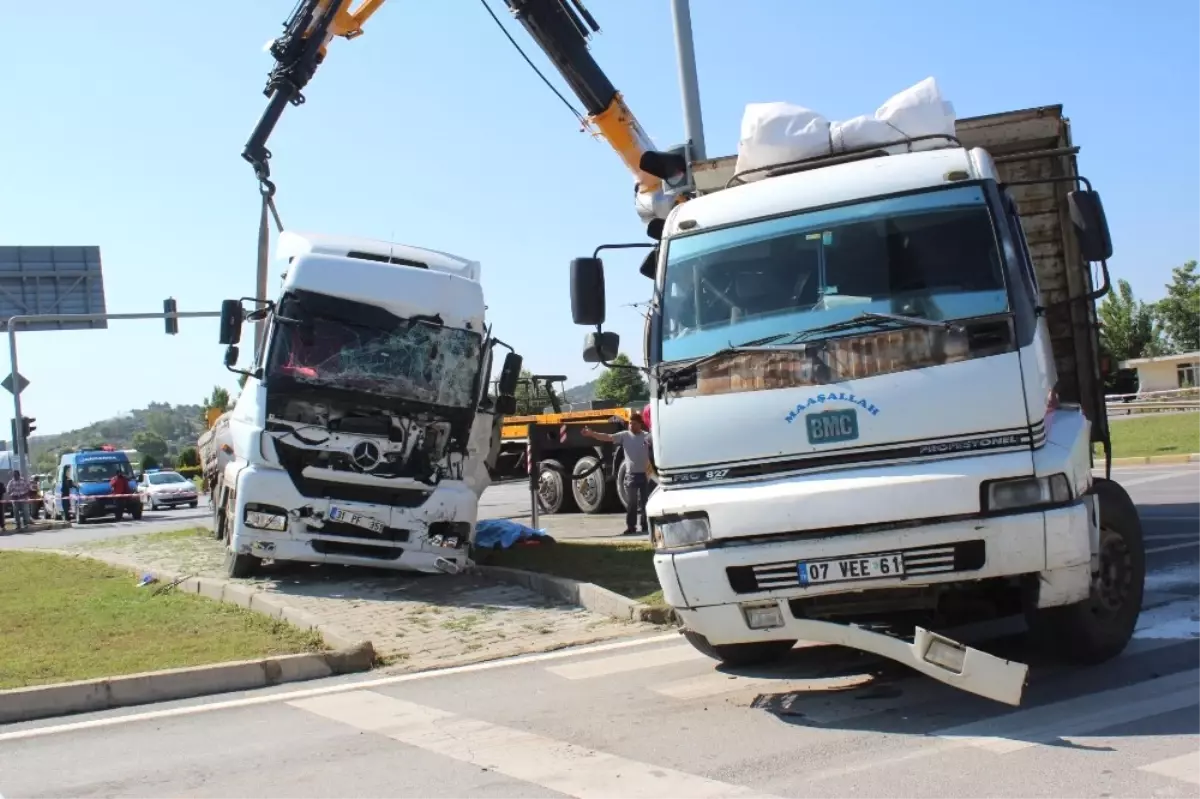 Antalya\'da Trafik Kazası: 1 Ölü