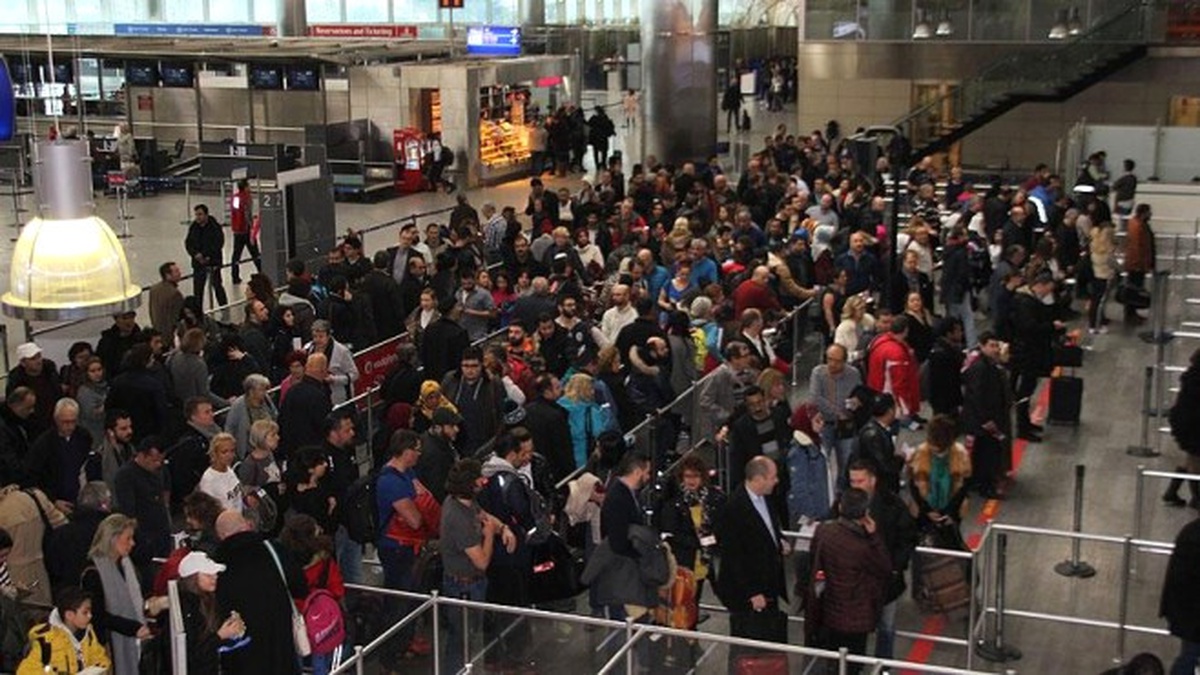 Antalya\'ya Hava Yoluyla Gelen Ziyaretçi Sayısı Artıyor