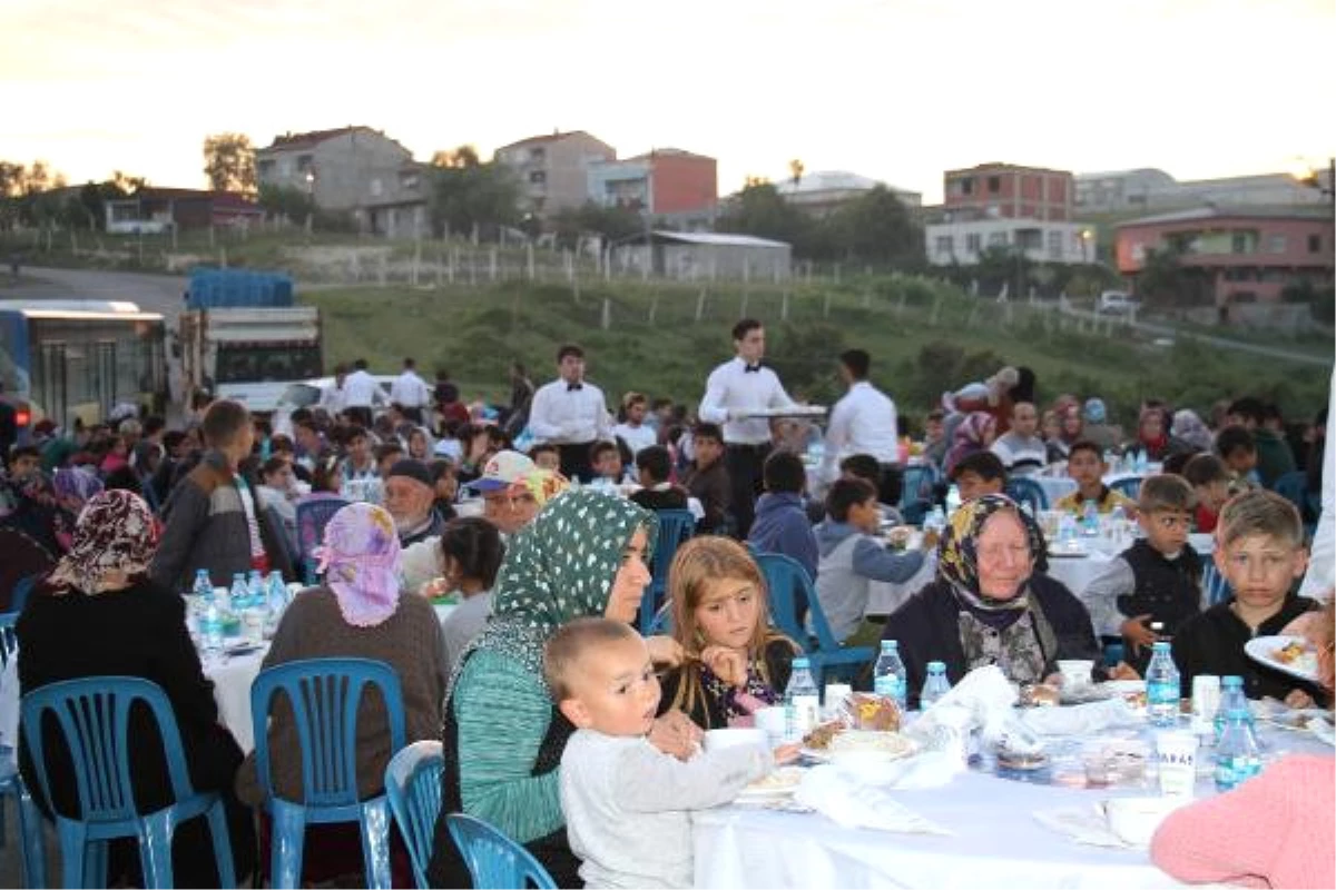 Arnavutköy\'de İftar Sofraları Restoran Havasında Kuruluyor