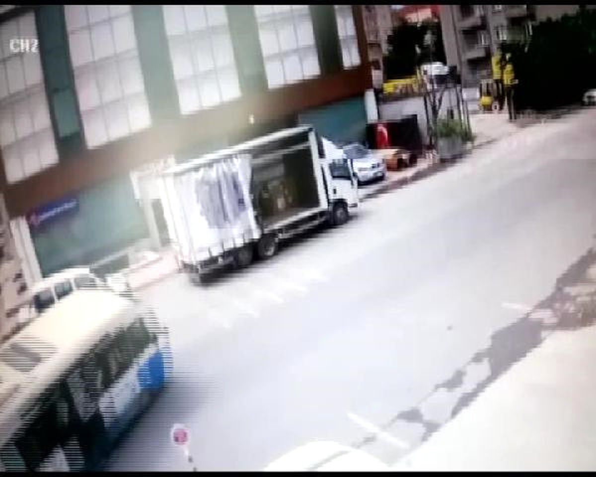 Ataşehir\'de Yolcu Minibüsü Kazası: 8 Yaralı (2)