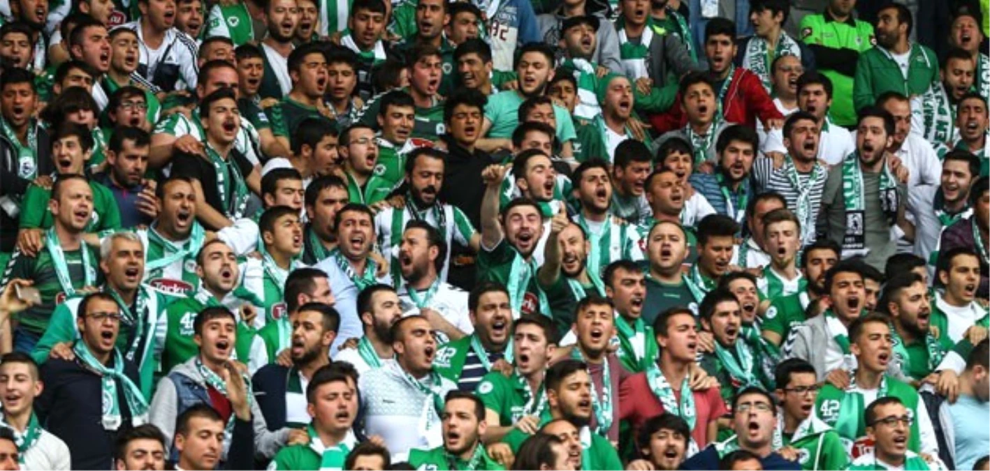 Atiker Konyaspor Taraftarı, Eskişehir\'e Çıkartma Yaptı