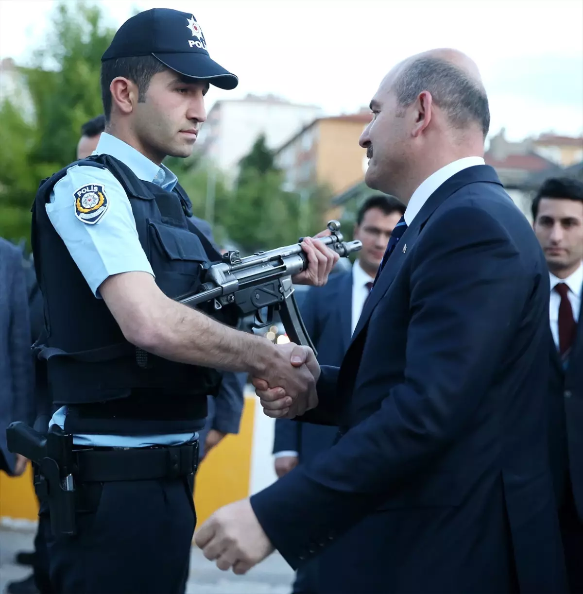 Bakan Soylu\'dan Polislere Cep Telefonu Uyarısı: Kullanmayın